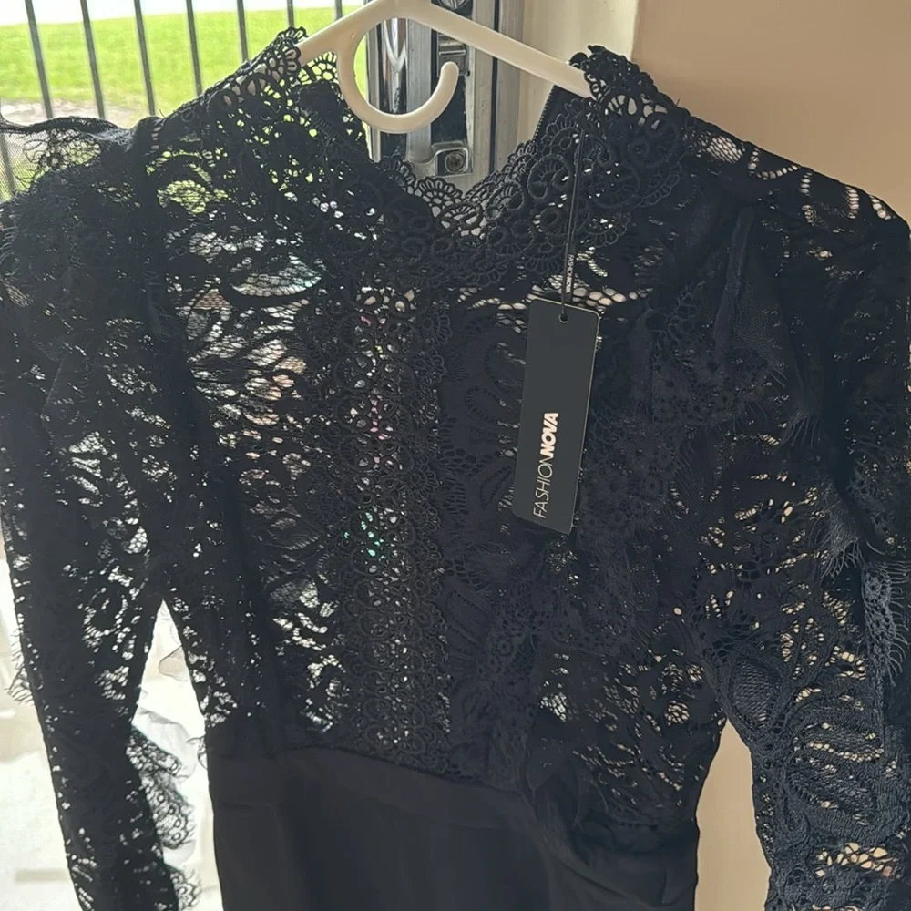 It is a beautiful JUMPSUITS or ROMPERS, perfect for a romantic night, - Picture 2 of 5
